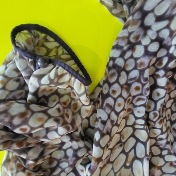 Dress / Blouse Over Denim - Picture 3 of 12